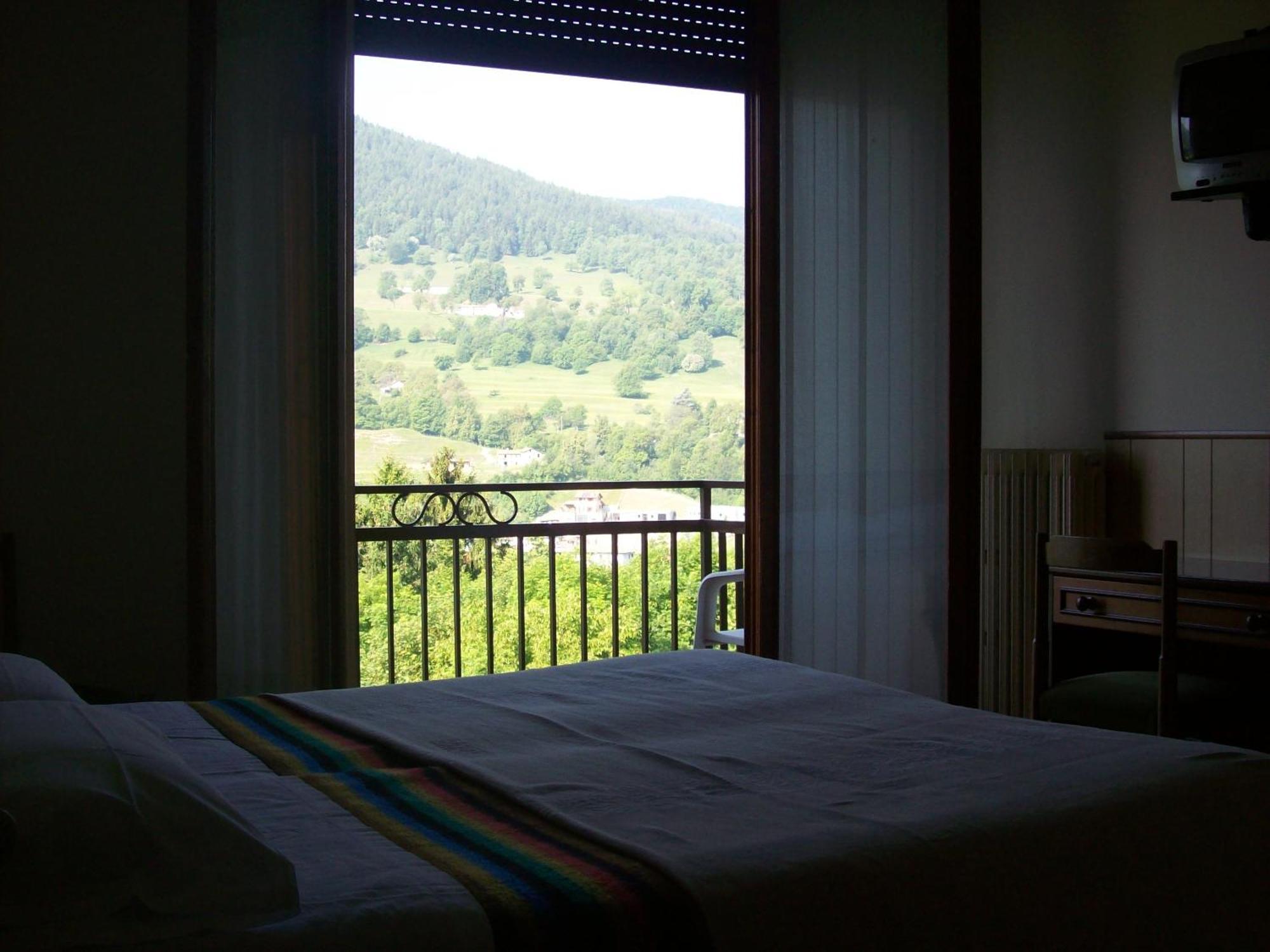 Hotel Valle Intelvi サン・フェデーレ・インテルヴィ エクステリア 写真